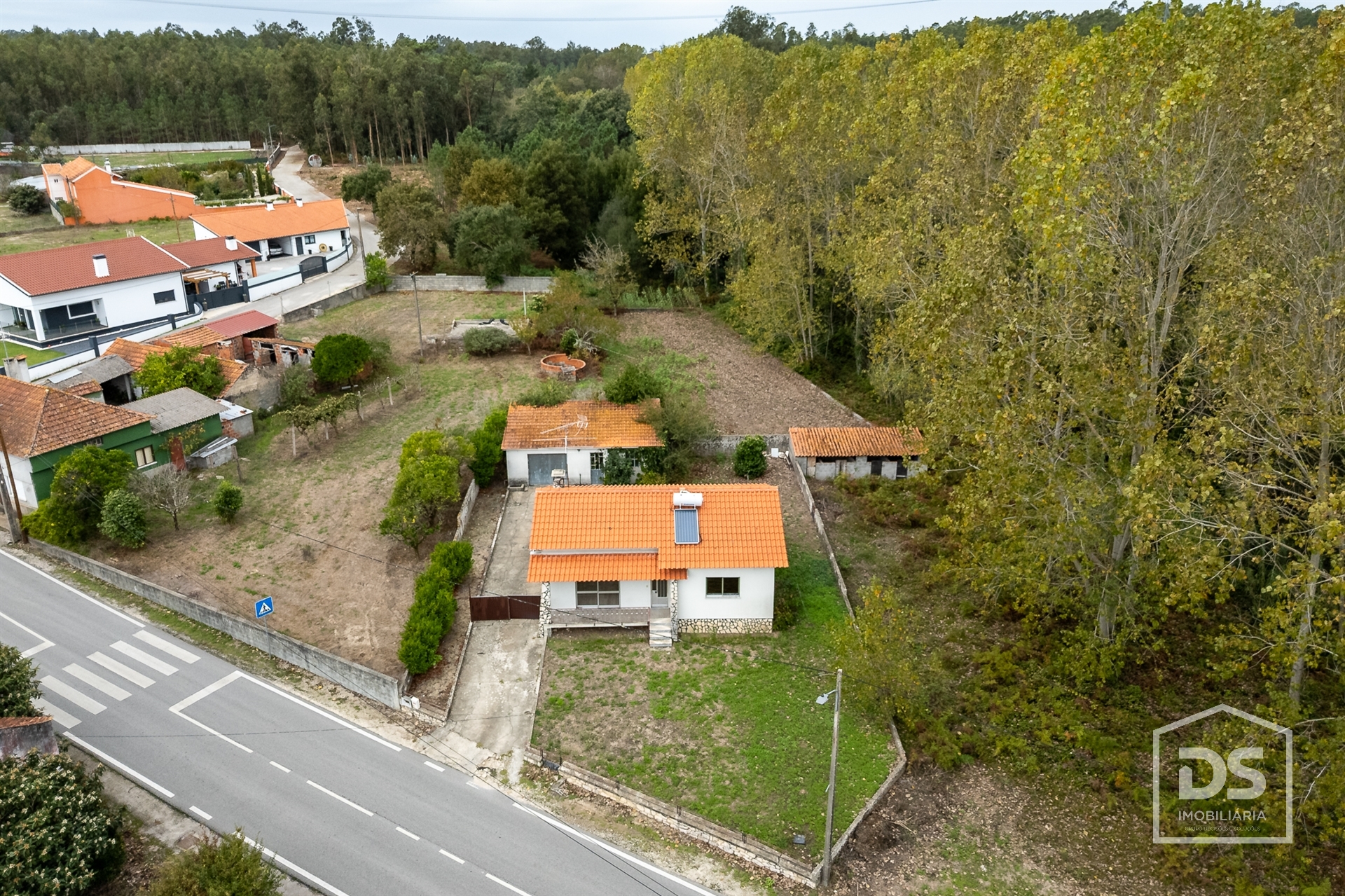 Moradia Térrea T2, Isolada com Jardim e Terreno em Ferreira-a-Nova – Figueira da Foz