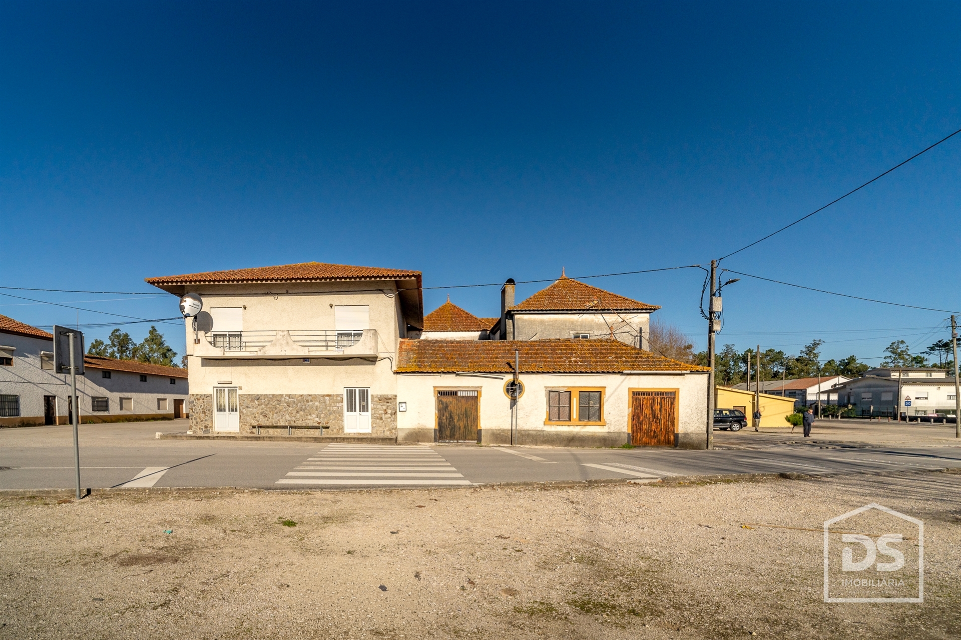 Detached house to restore