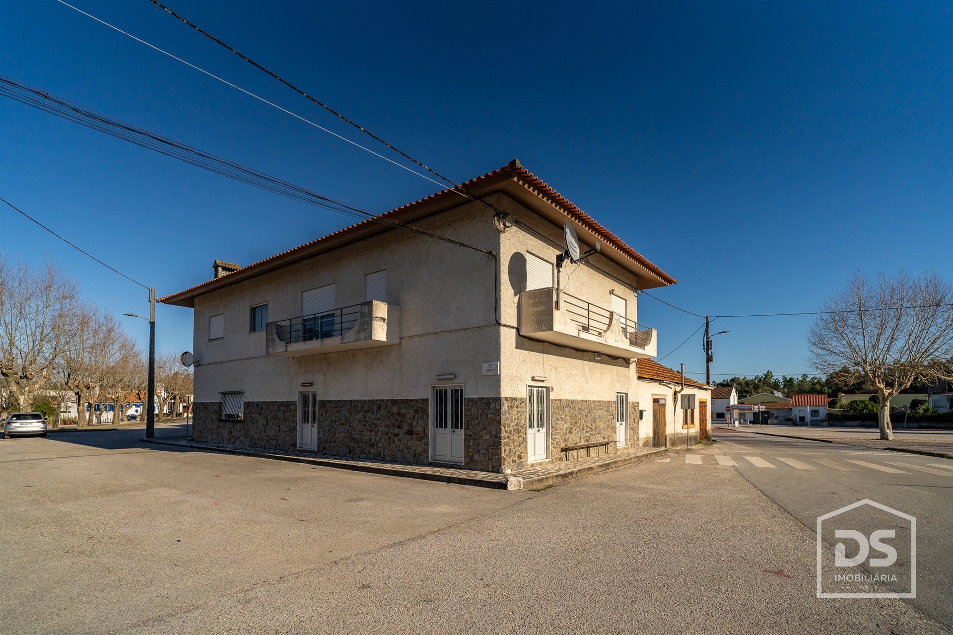 Detached house to restore