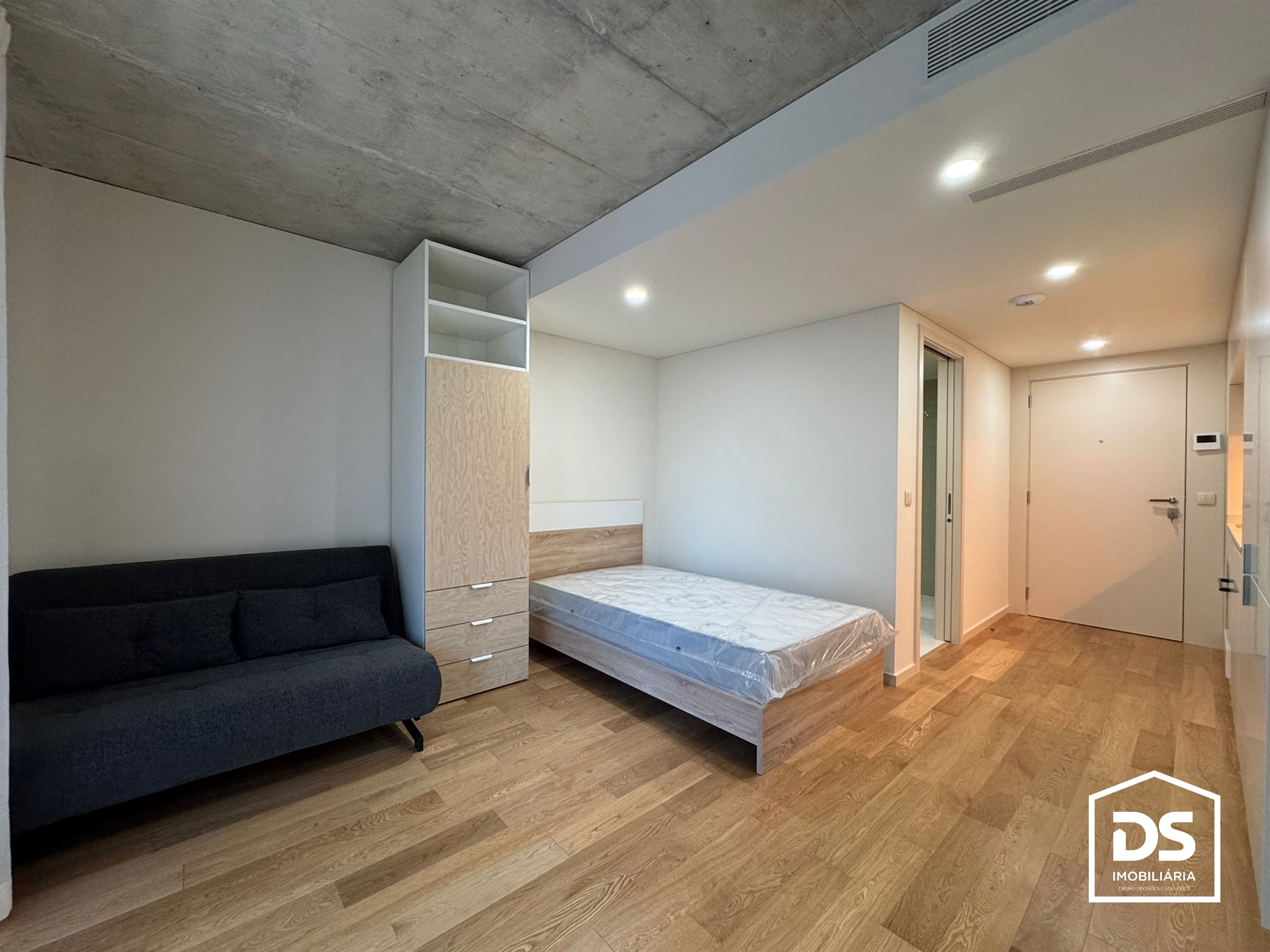 Apartamento T0 Mobilado junto ao Forúm Coimbra