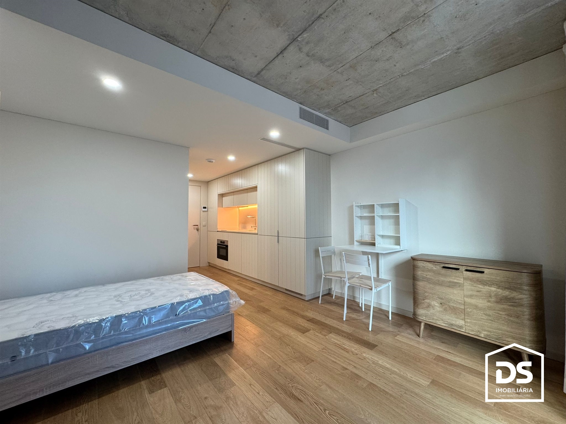Apartamento T0 Mobilado junto ao Forúm Coimbra