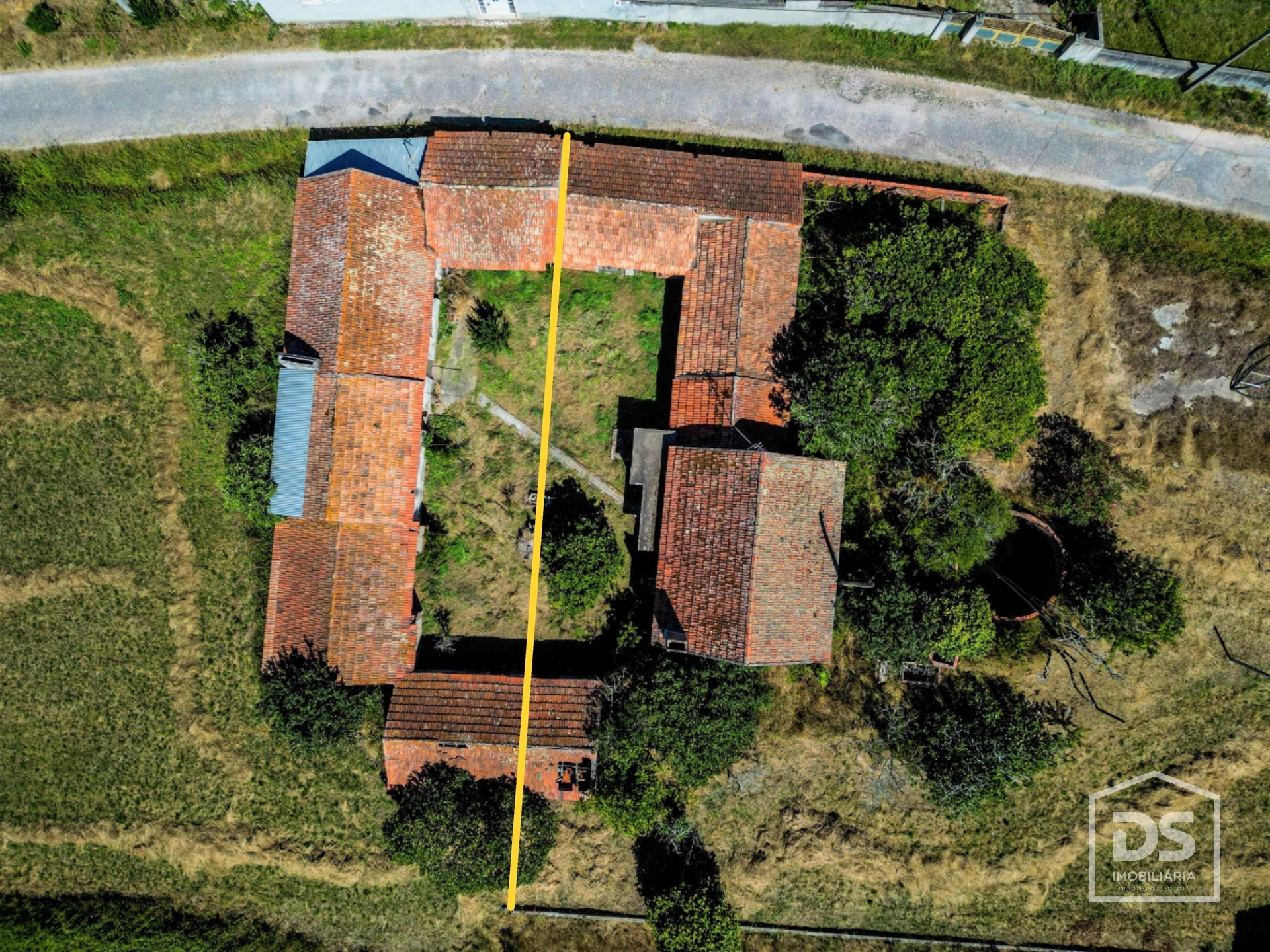Moradia para reabilitar com 1680 m2 de terreno - Casal Novo - Quiaios - Figueira da Foz