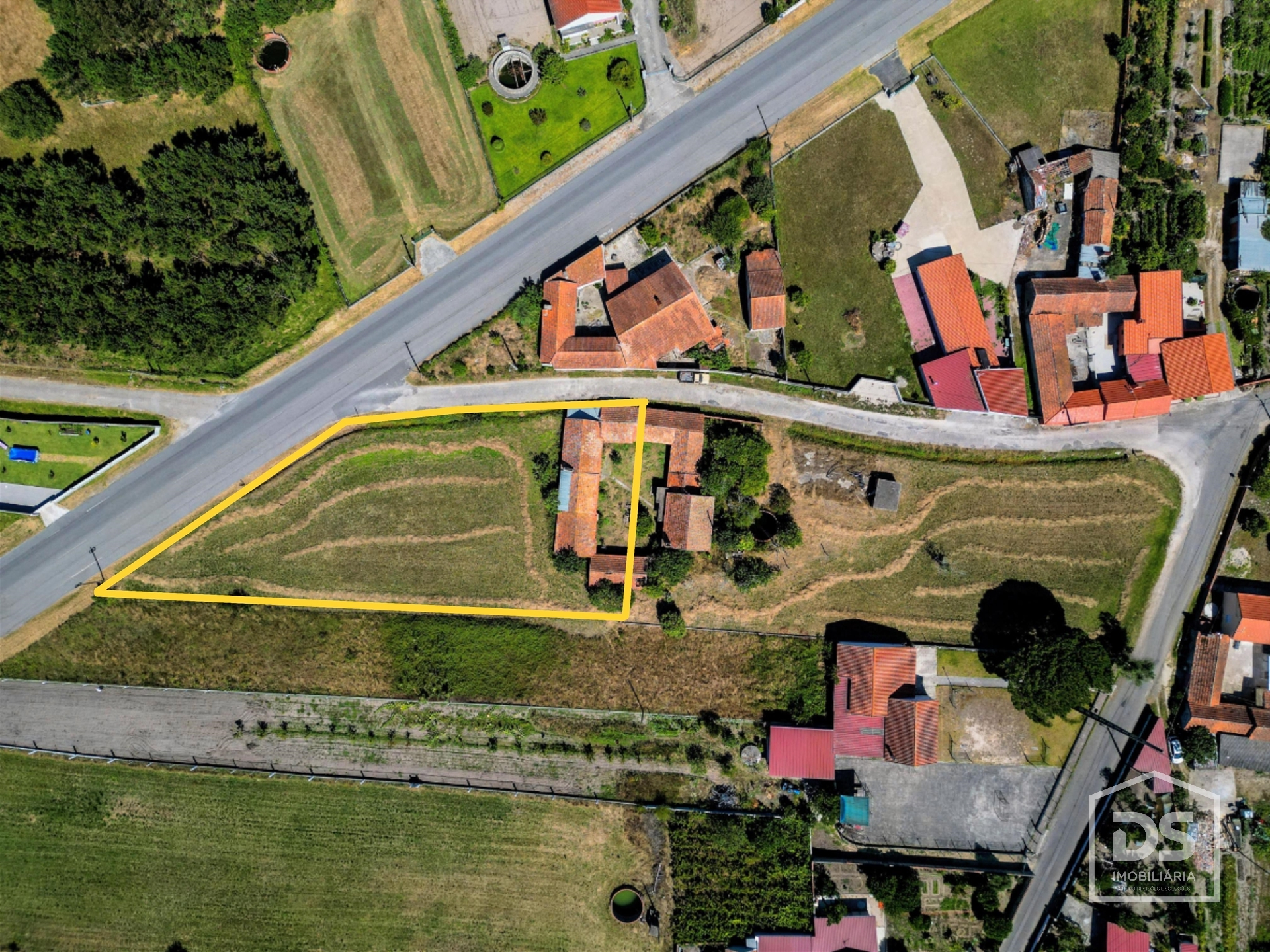 Moradia para reabilitar com 1680 m2 de terreno - Casal Novo - Quiaios - Figueira da Foz