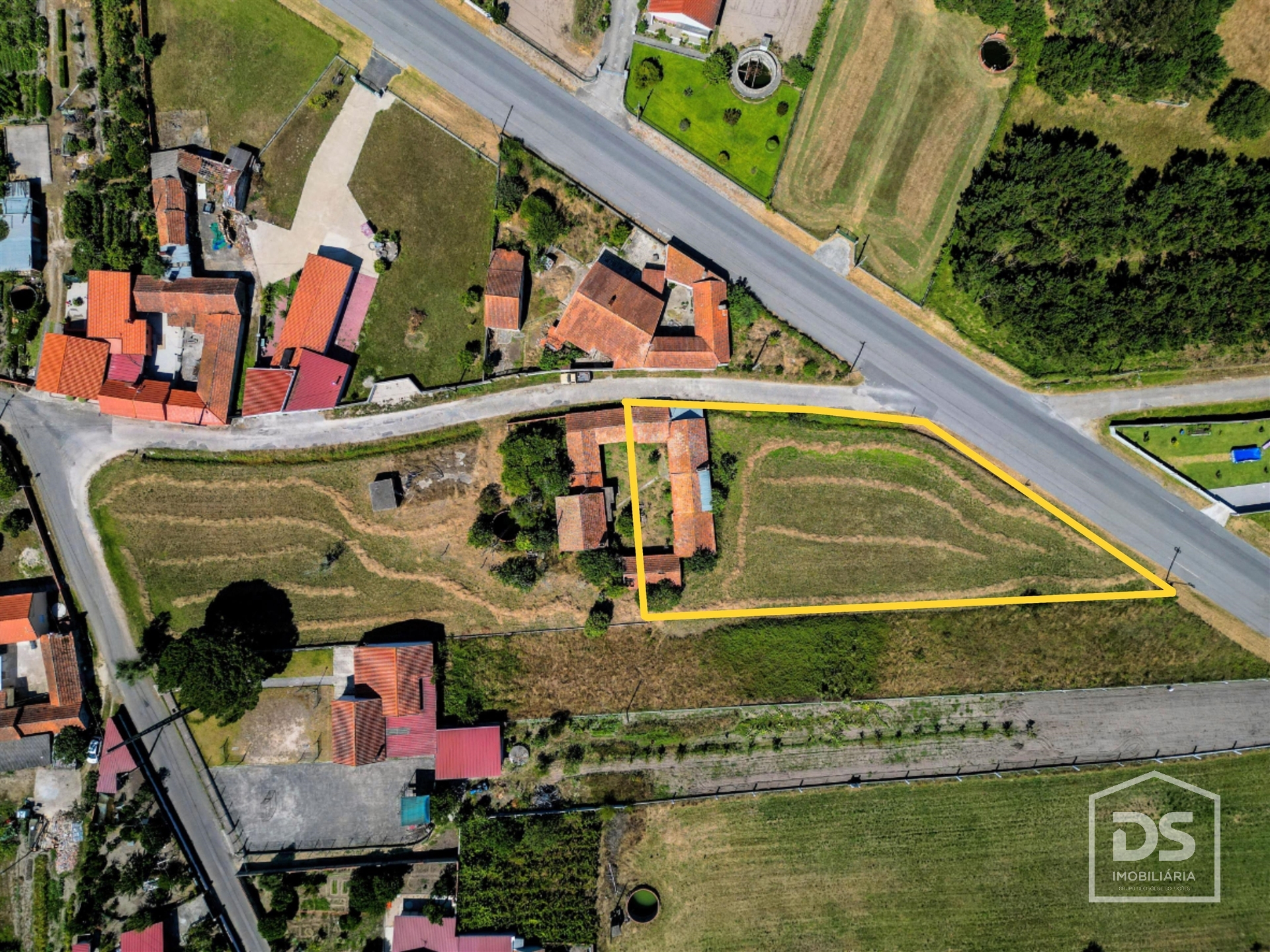 Moradia para reabilitar com 1680 m2 de terreno - Casal Novo - Quiaios - Figueira da Foz